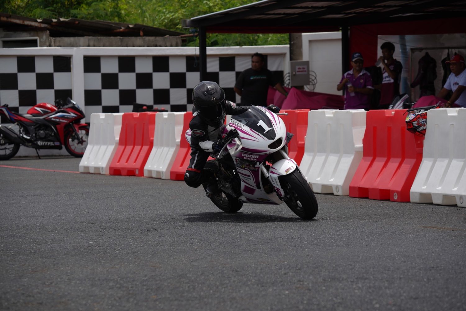Women Racing